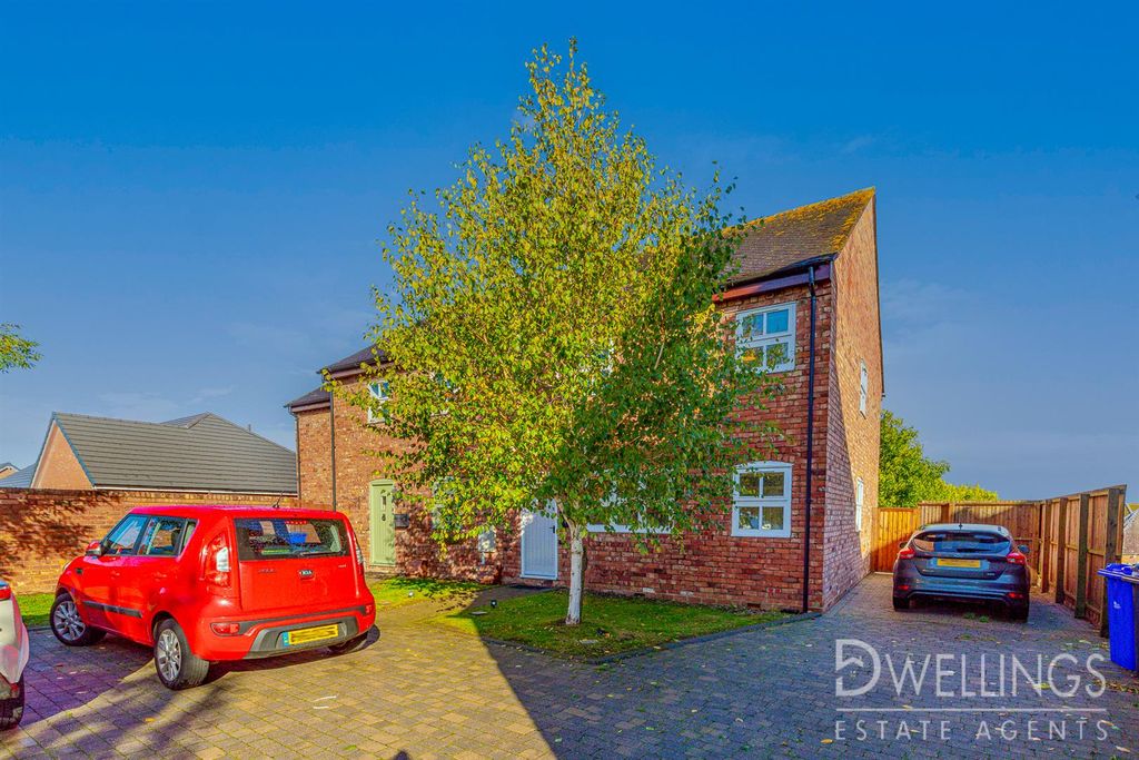 3 bed semi-detached house for salePoplars Barn, Chestnut Drive, Burton-On-Trent DE13