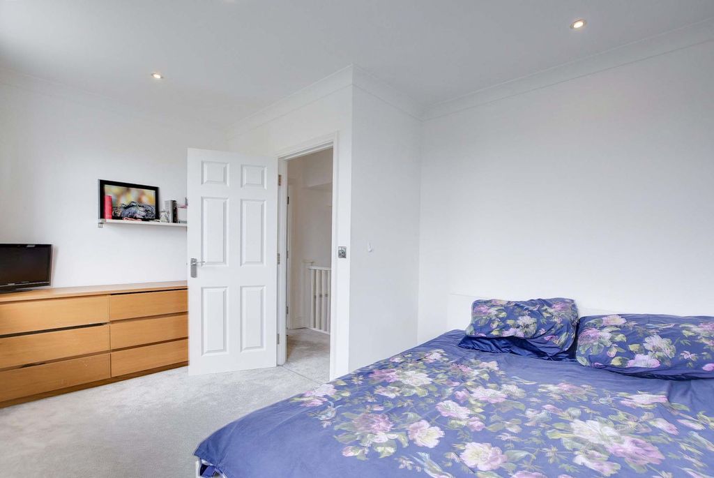 Additional image 4 of 4 bed semi-detached house for saleOrchard Close, Scraptoft, Leicester LE7