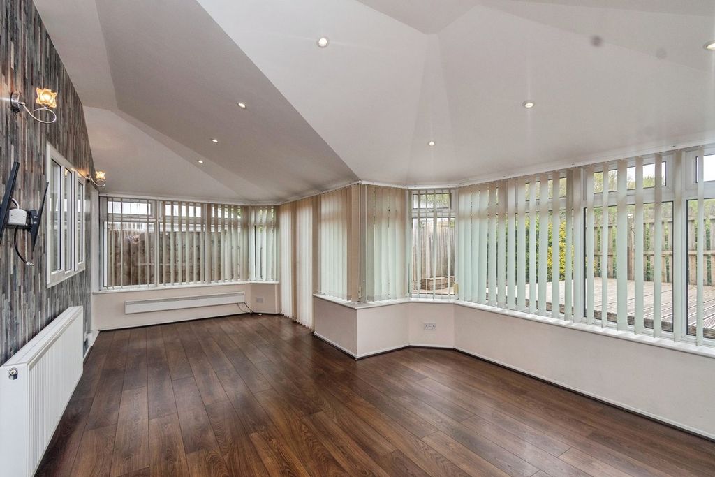 Additional image 5 of 5 bed detached house for saleClematis Drive, Pendeford, Wolverhampton WV9