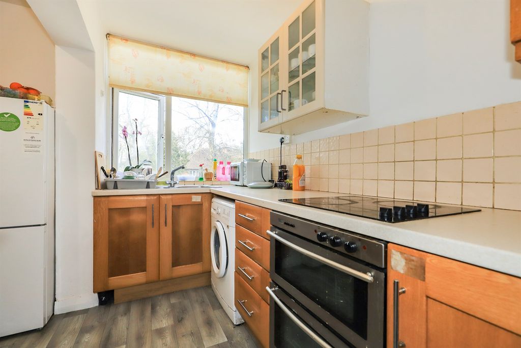 Additional image 3 of 2 bed flat for saleNewbridge Crescent, Wolverhampton WV6