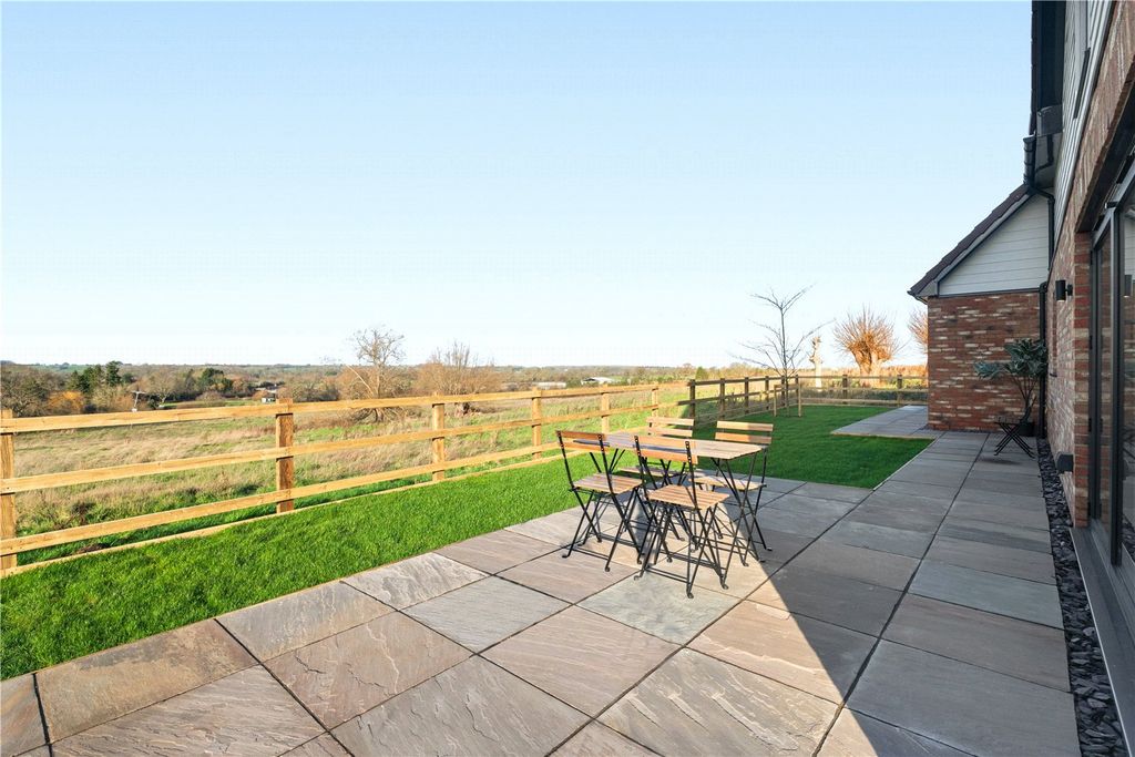 4 bed detached house for saleStormore, Dilton Marsh BA13 photo 2