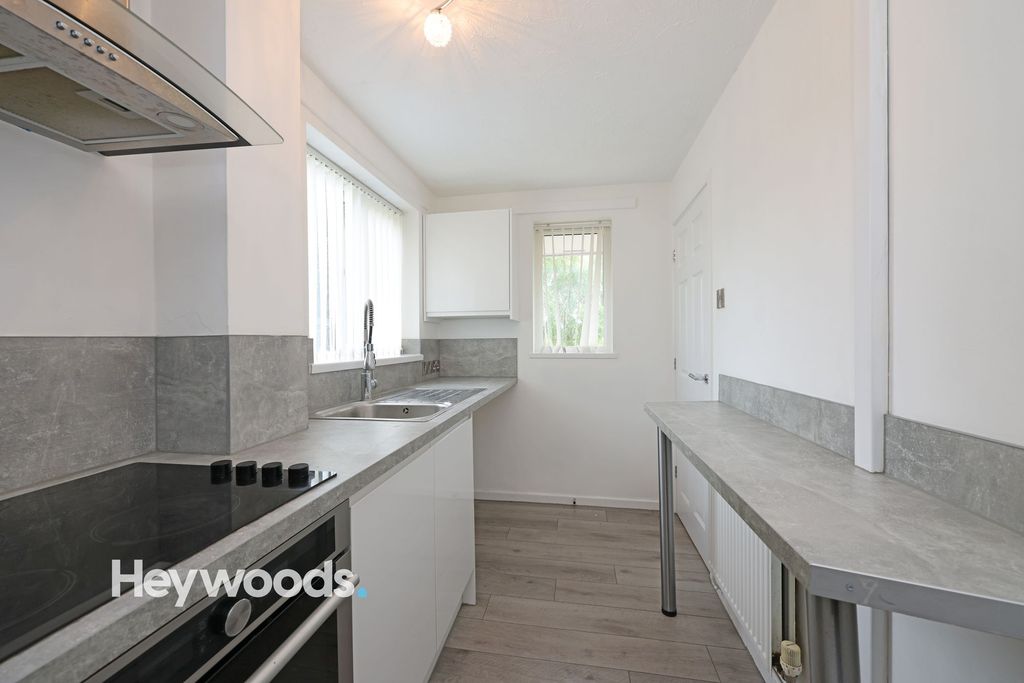 2 bed terraced house for saleWinterside Close, Waterhayes, Newcastle-Under-Lyme ST5 photo 4