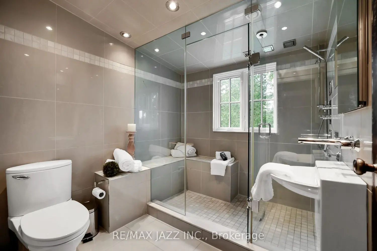 Additional image 15 of 690 Bessborough Drive