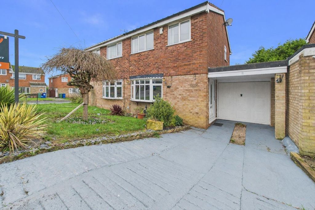 3 bed semi-detached house for saleWoodthorne Close, Etchng Hill WS15