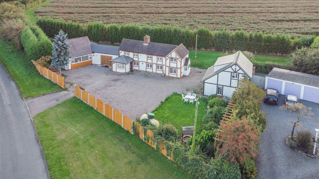4 bed detached house for saleLichfield Road, Armitage WS15