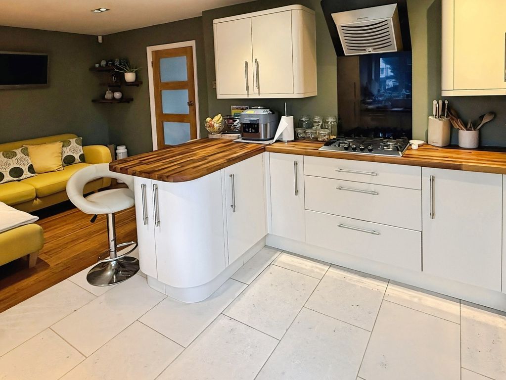 4 bed detached house for salePeters Drive, Leicester LE5 photo 3