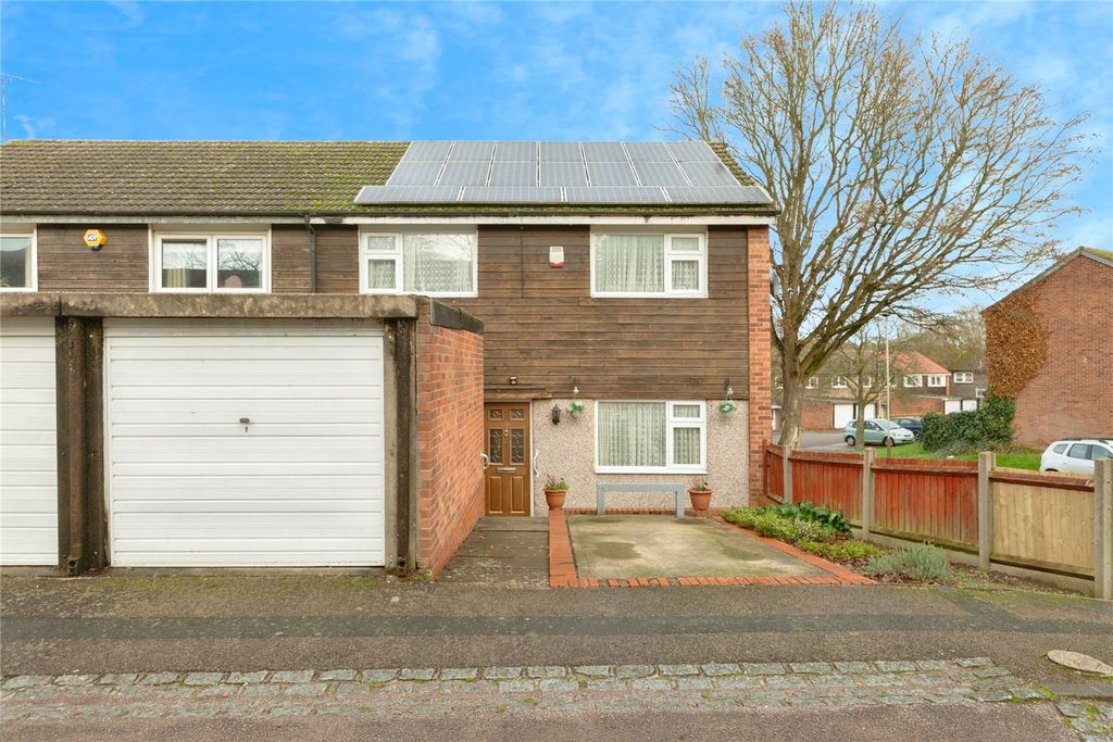 3 bed semi-detached house for saleTorridon Close, Leicester, Leicestershire LE4