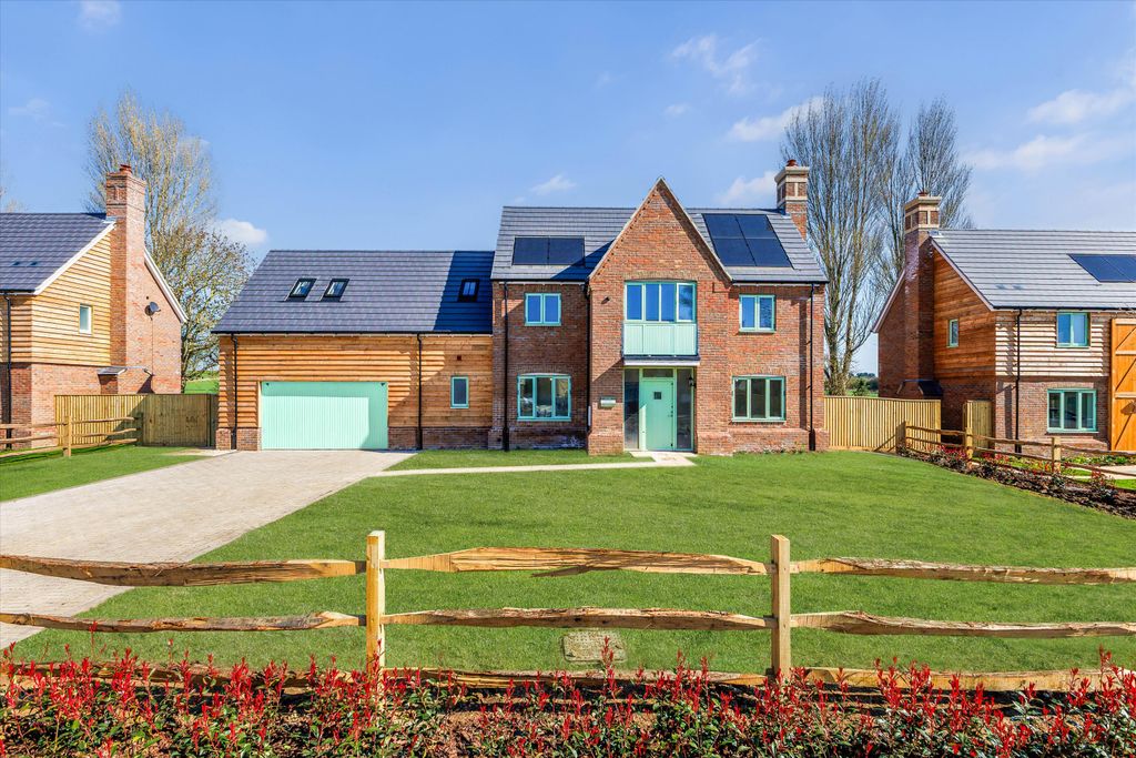 5 bed detached house for saleSpine Road West, Ashton Keynes, Wiltshire SN6.