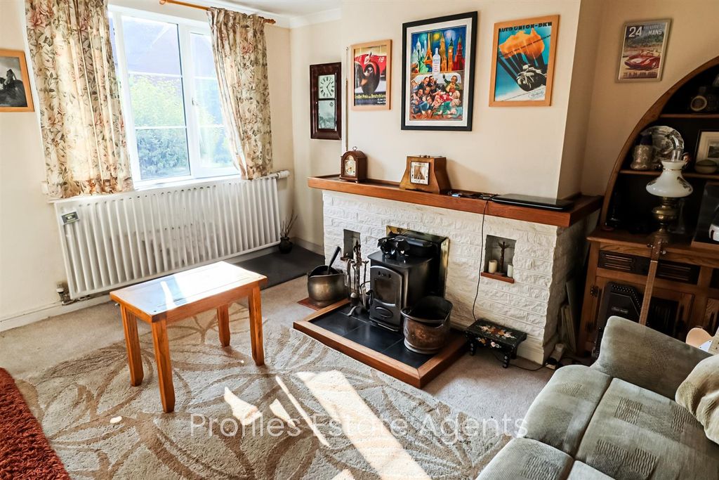 2 bed terraced house for saleBlacksmiths Yard, Stoke Golding CV13 photo 3