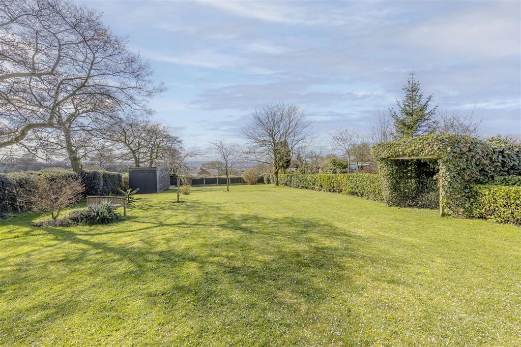 3 bed bungalow for saleCaverswall Common, Caverswall, Staffordshire ST11 photo 4