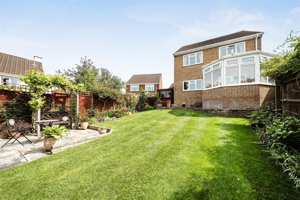 4 bed detached house for saleNeate Road, Devizes SN10 photo 2
