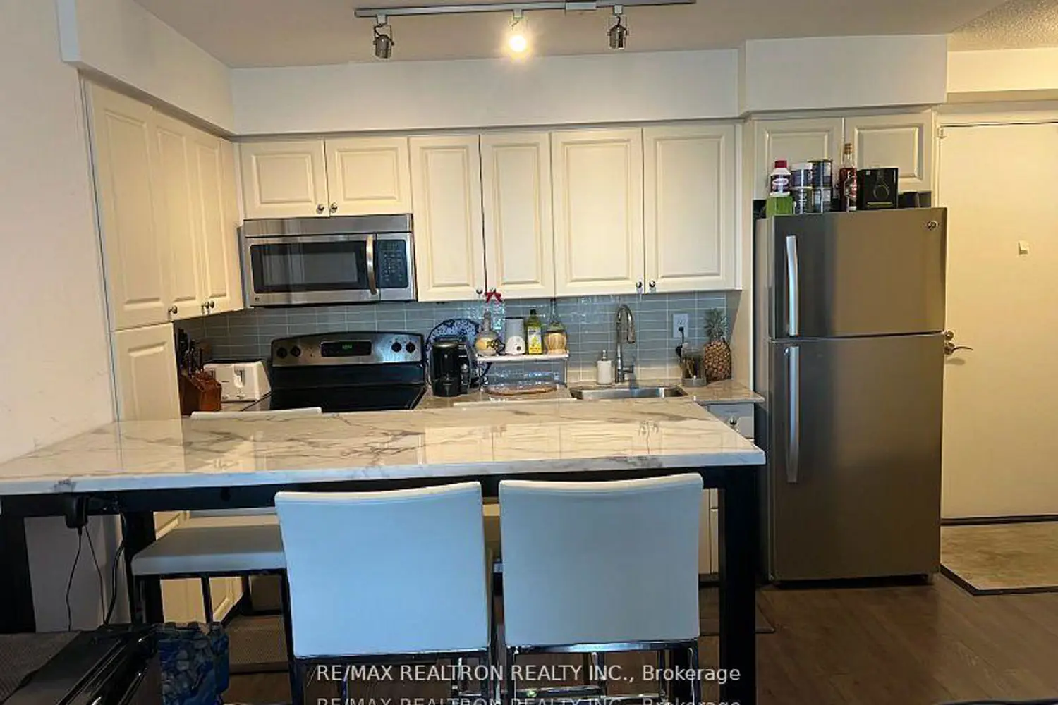 Additional image 19 of 830 Lawrence Avenue 917