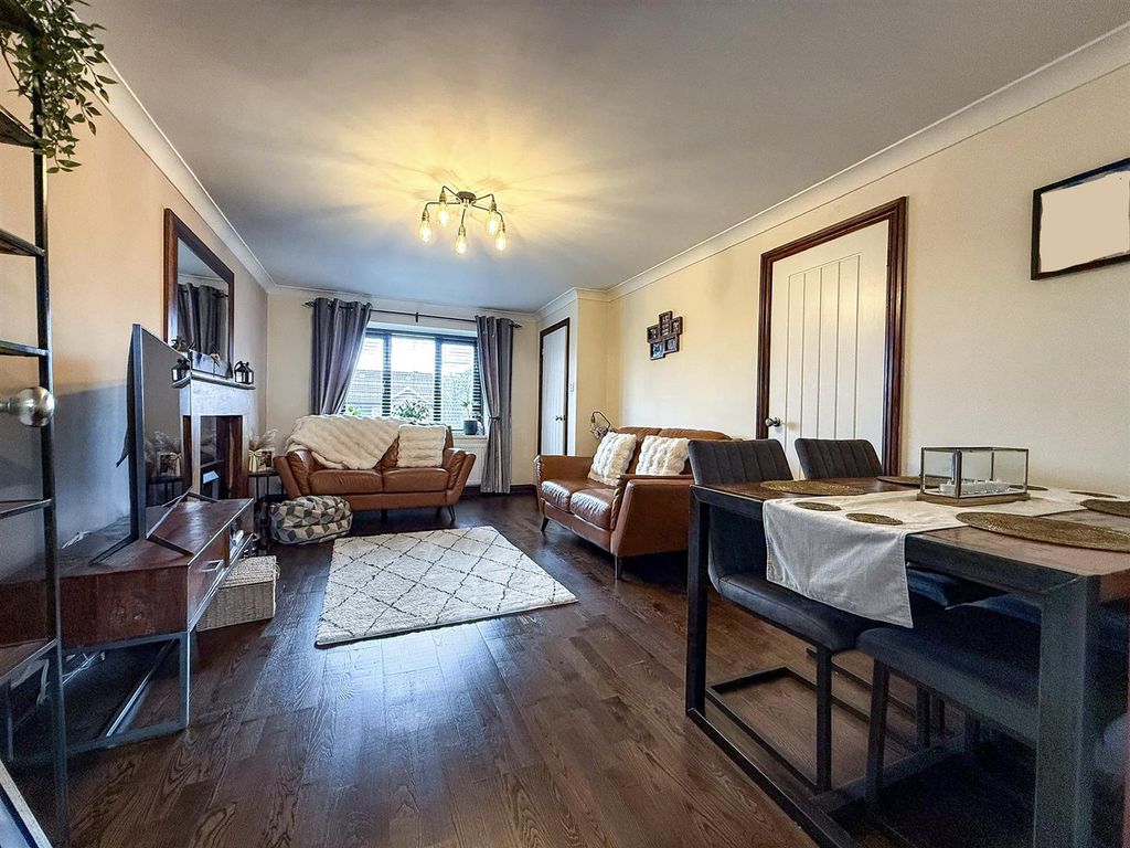 3 bed property for saleDunnock Way, Biddulph ST8 photo 2