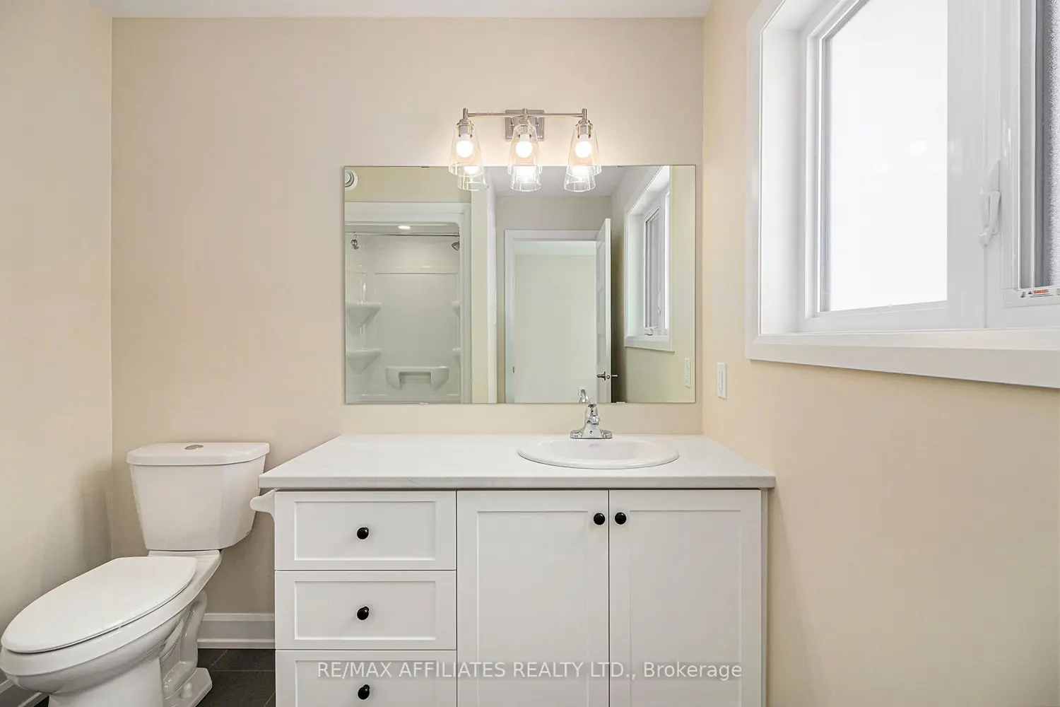 Additional image 11 of 353 Voyageur Place
