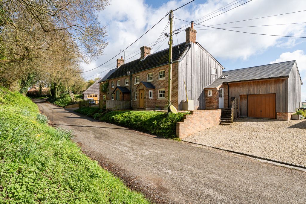 4 bed semi-detached house for saleWexcombe, Marlborough SN8