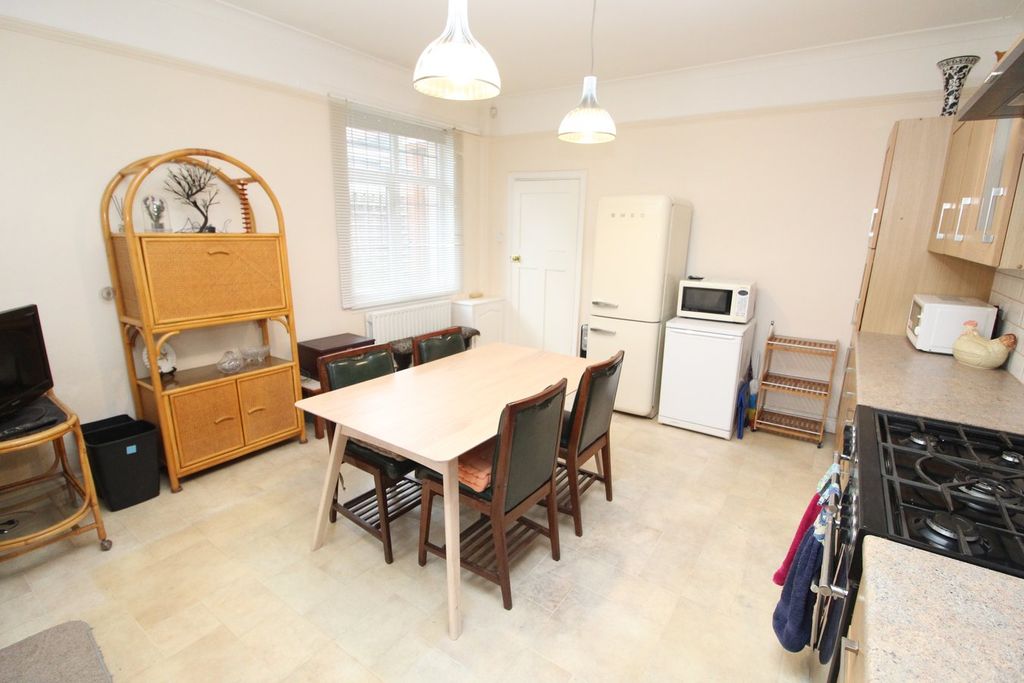 Additional image 4 of 3 bed detached bungalow for saleLittle Glen Road, Glen Parva, Leicester LE2