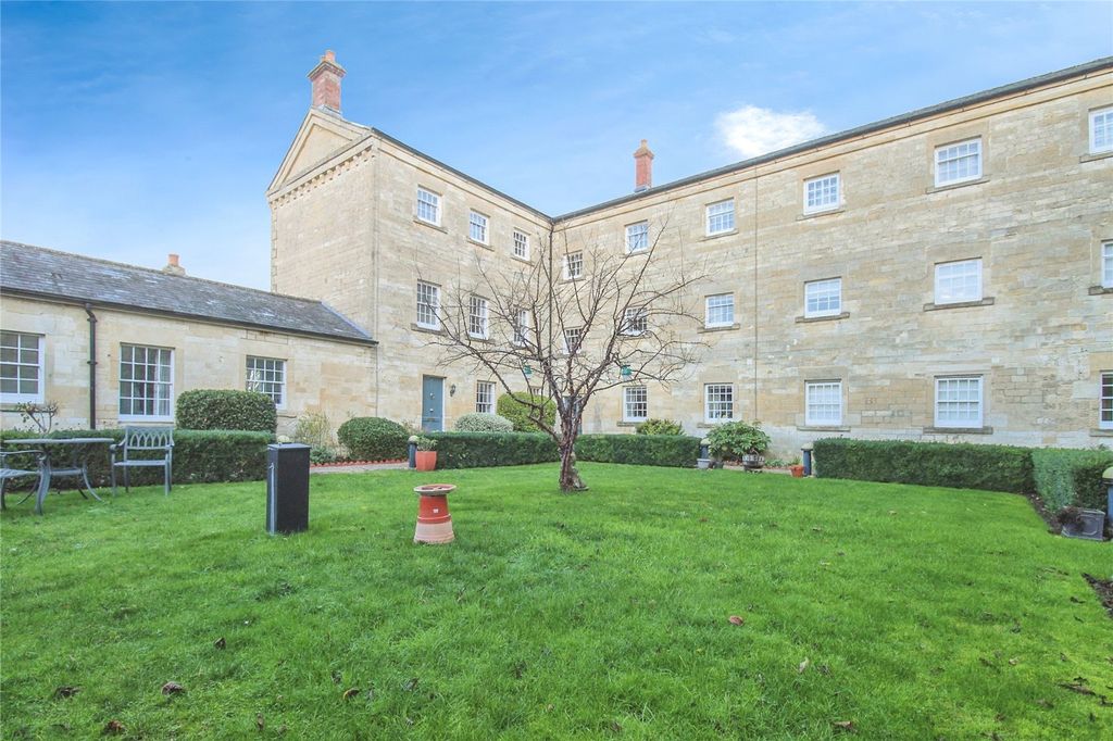 3 bed flat for saleSt. George's Court, Semington BA14