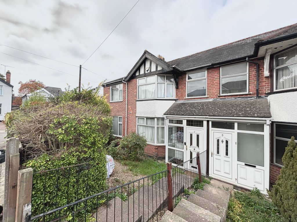 5 bed semi-detached house for saleHillcroft Road, Leicester LE5