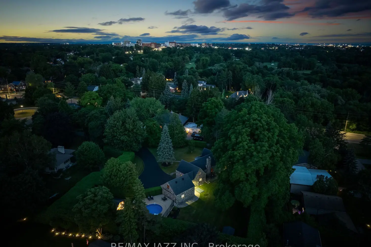 Additional image 20 of 690 Bessborough Drive