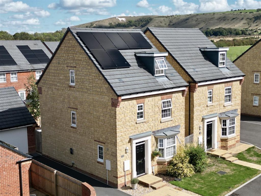 4 bed detached house for saleKnapp Close, Westbury BA13