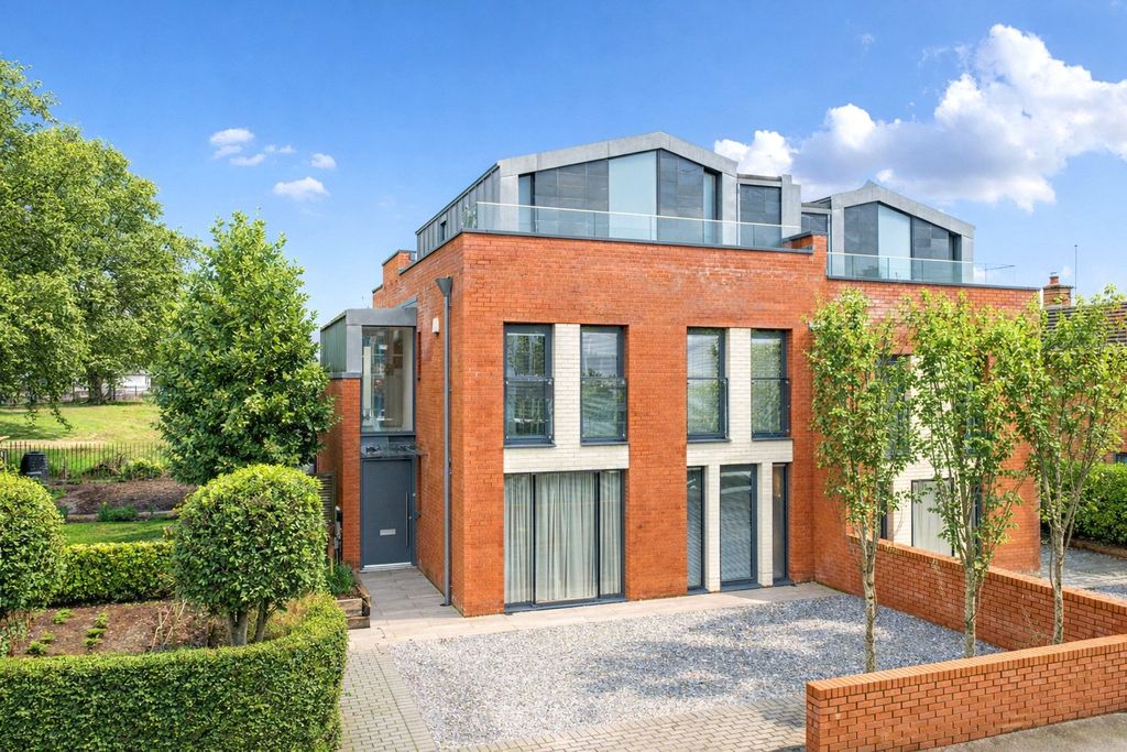4 bed semi-detached house for saleSt Leonards, Exeter EX2