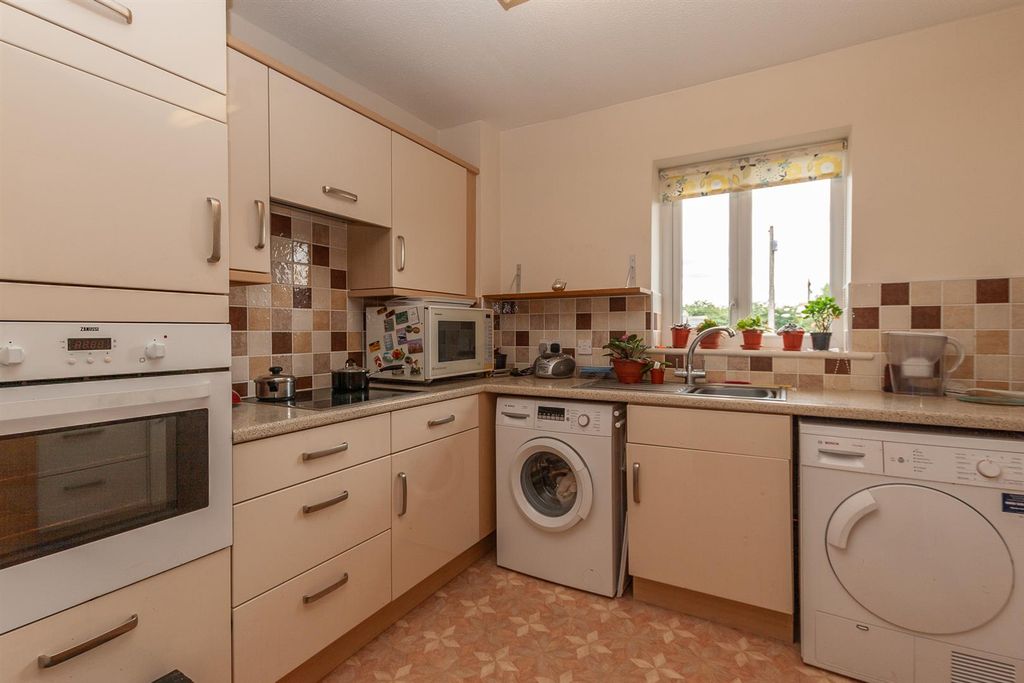 Additional image 3 of 2 bed flat for saleThe Mulberrys, Royal Wootton Bassett, Swindon SN4