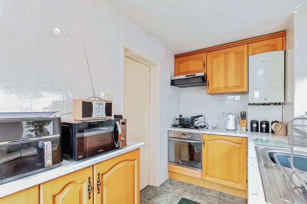 Additional image 8 of 3 bed semi-detached house for saleTroon Close, Stamford PE9