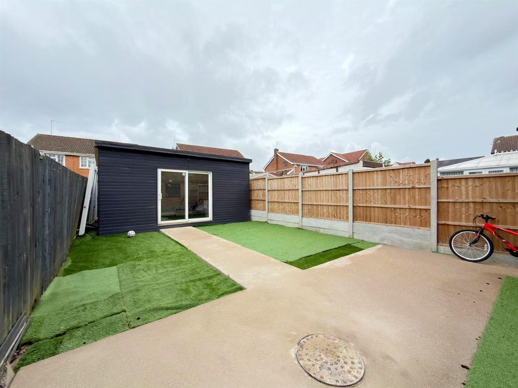 Additional image 13 of 3 bed town house for saleCranesbill Road, Hamilton, Leicester LE5