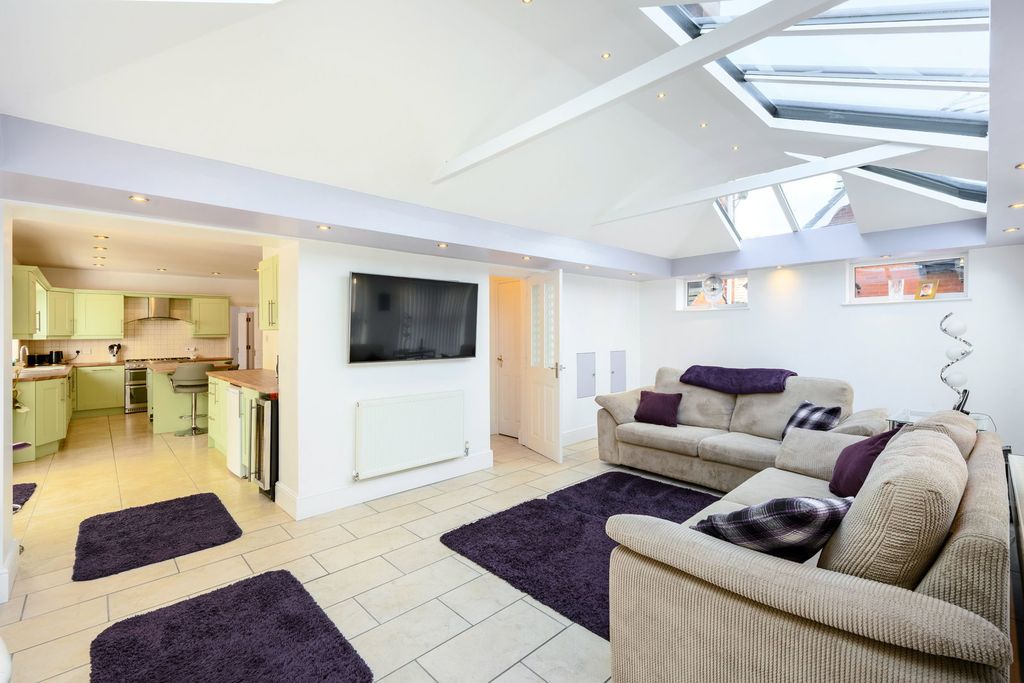 Additional image 10 of 5 bed detached house for saleWallace Court, Cheslyn Hay, Walsall WS6