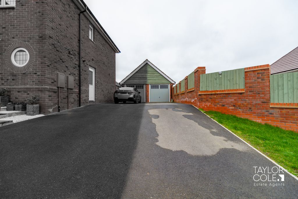 Additional image 30 of 3 bed detached house for saleStretton Close, Amington, Tamworth B77