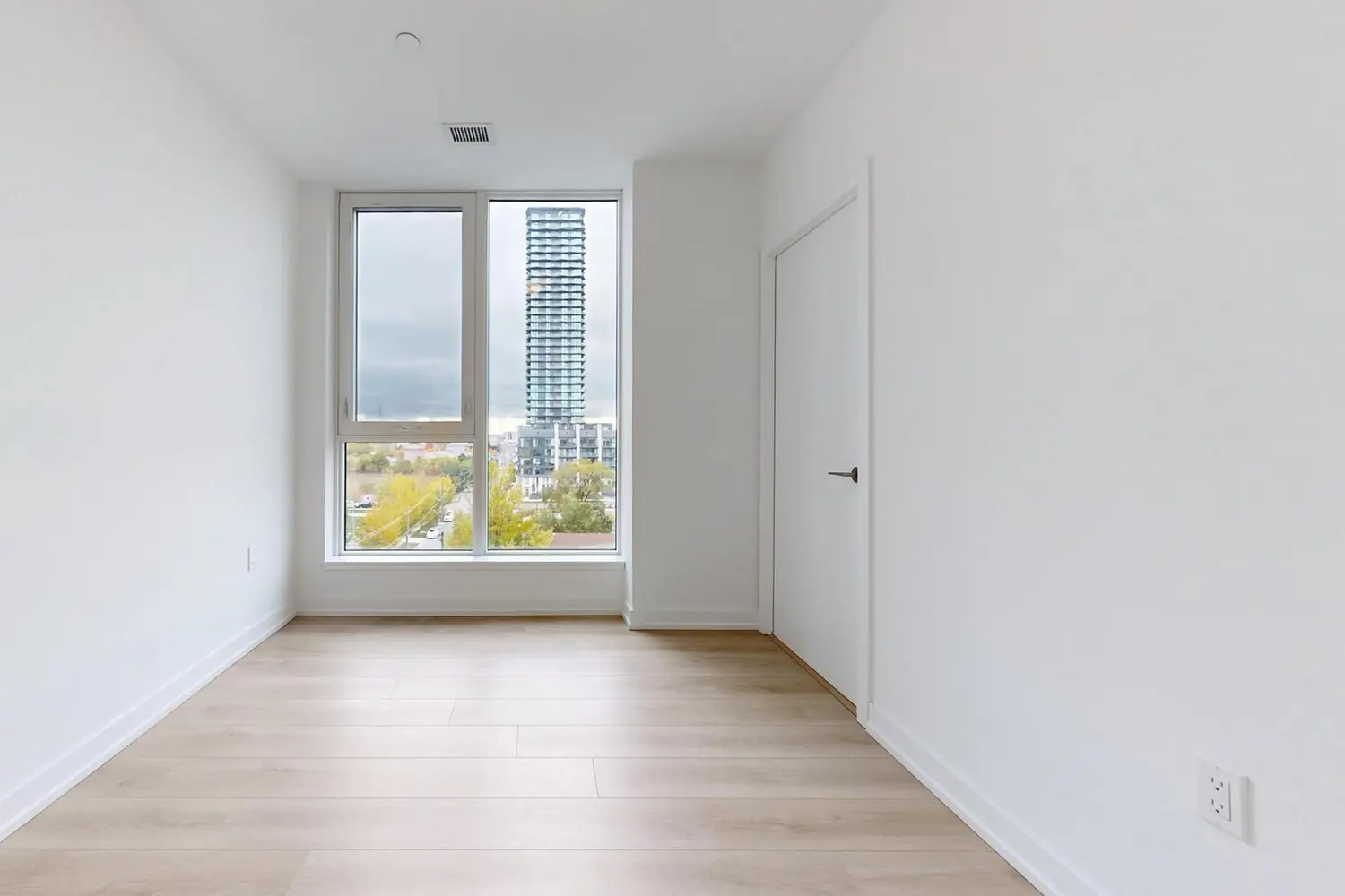 Additional image 5 of 1195 The Queensway 614