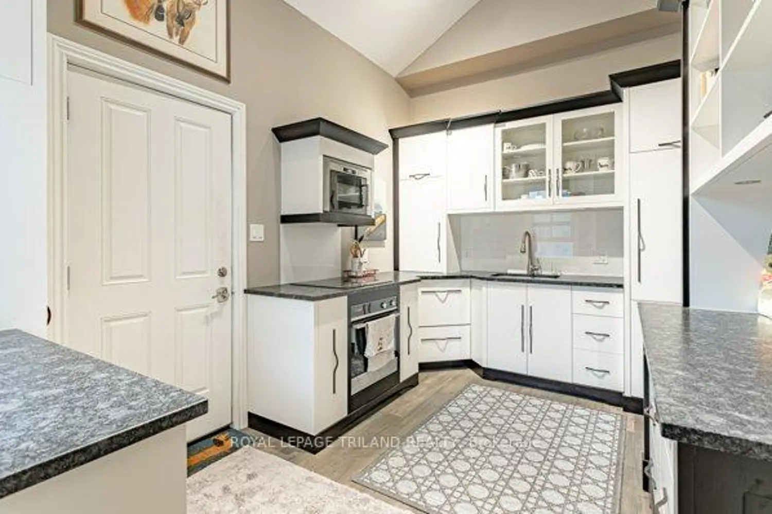 Additional image 11 of 848 Dundas Street