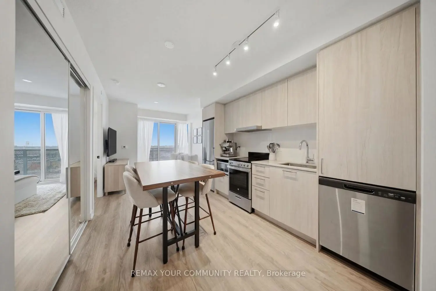 195 Commerce Street 905 photo 2