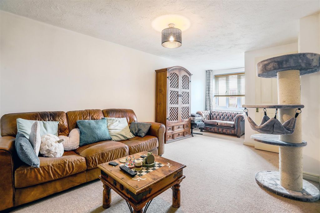 Additional image 2 of 5 bed semi-detached house for saleRoebuck Close, Royal Wootton Bassett SN4