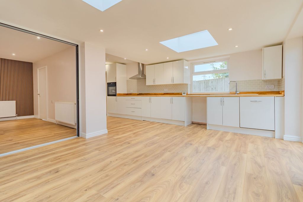 2 bed detached bungalow for saleQuantock Rise, Shepshed LE12 photo 2