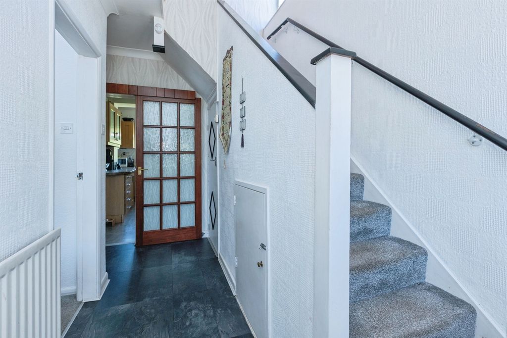 Additional image 2 of 3 bed semi-detached house for saleFrinton Avenue, Leicester LE5