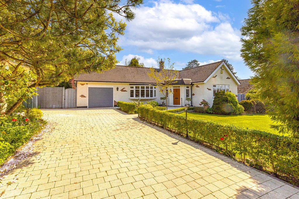 3 bed bungalow for saleForest Drive, Kirby Muxloe LE9