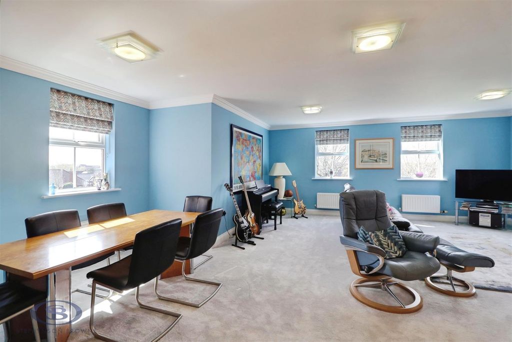 Additional image 9 of 3 bed flat for saleAshbourne Drive, Weston, Crewe CW2