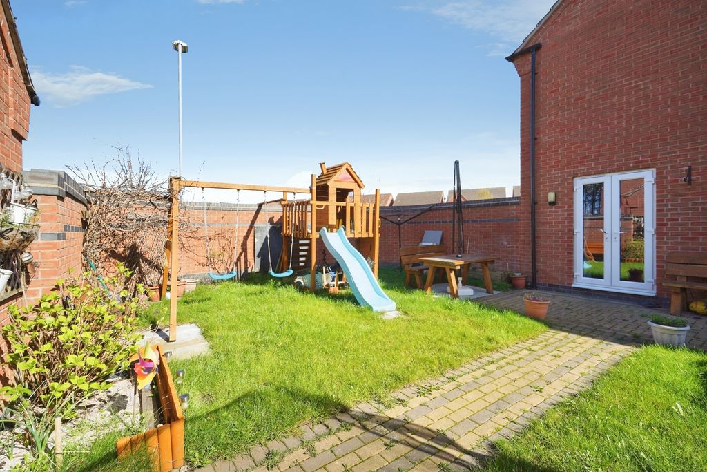 Additional image 14 of 3 bed detached house for saleCascade Close, Burton-On-Trent, Staffordshire DE14