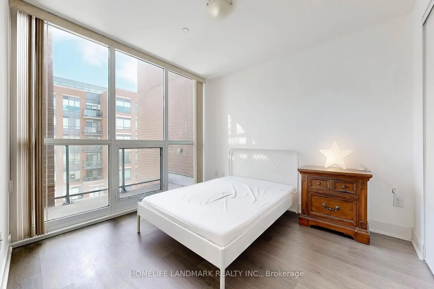 Additional image 9 of 7608 Yonge Street 513