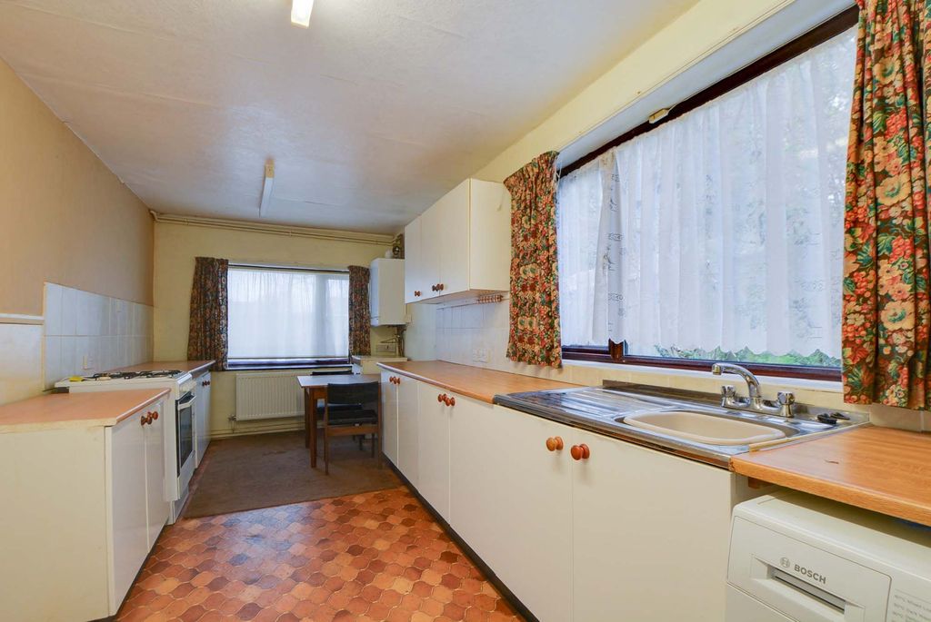 Additional image 9 of 3 bed semi-detached house for saleGodwin Avenue, Wigston, Leicester LE18