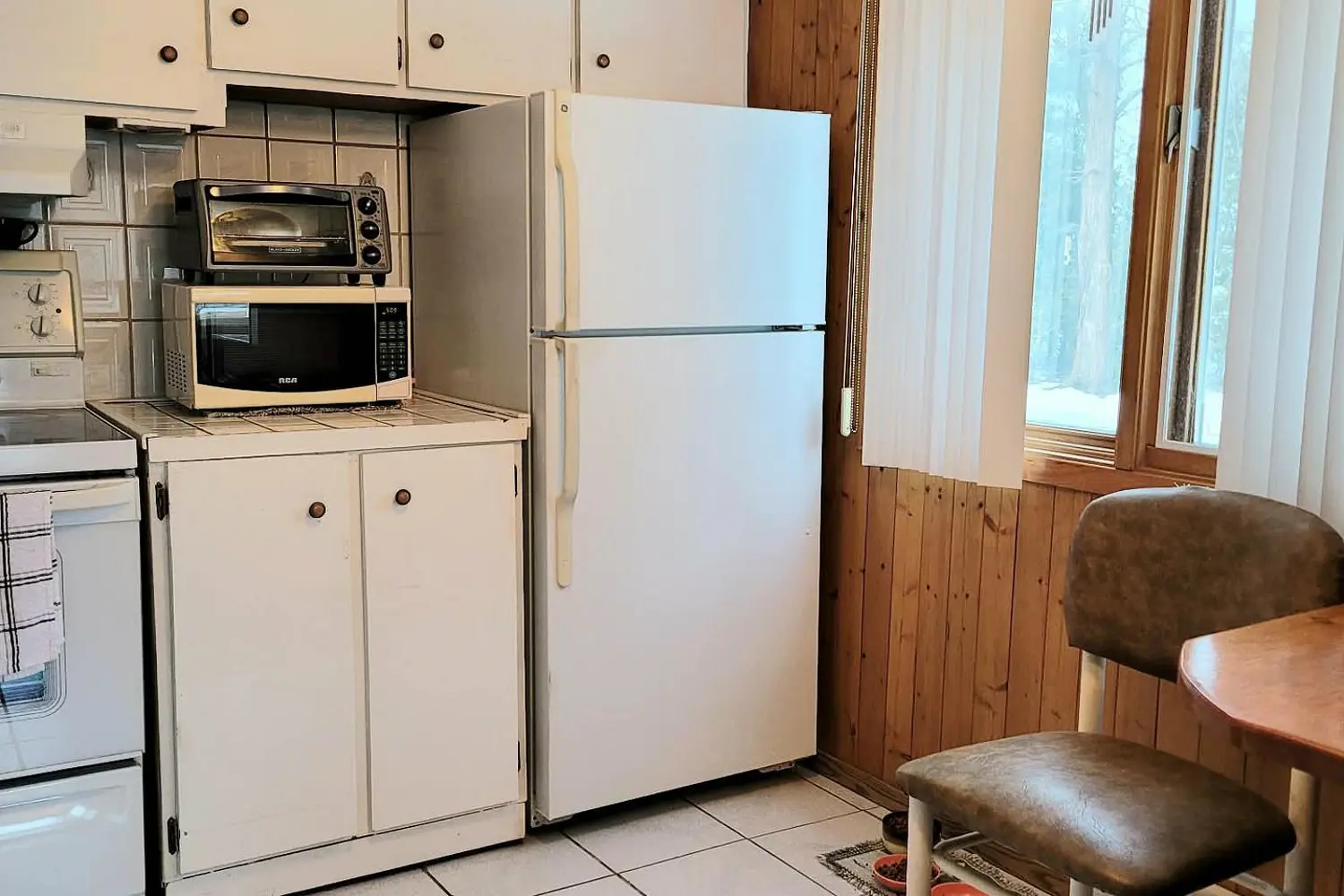Additional image 3 of 9839 Lakeshore Road 16
