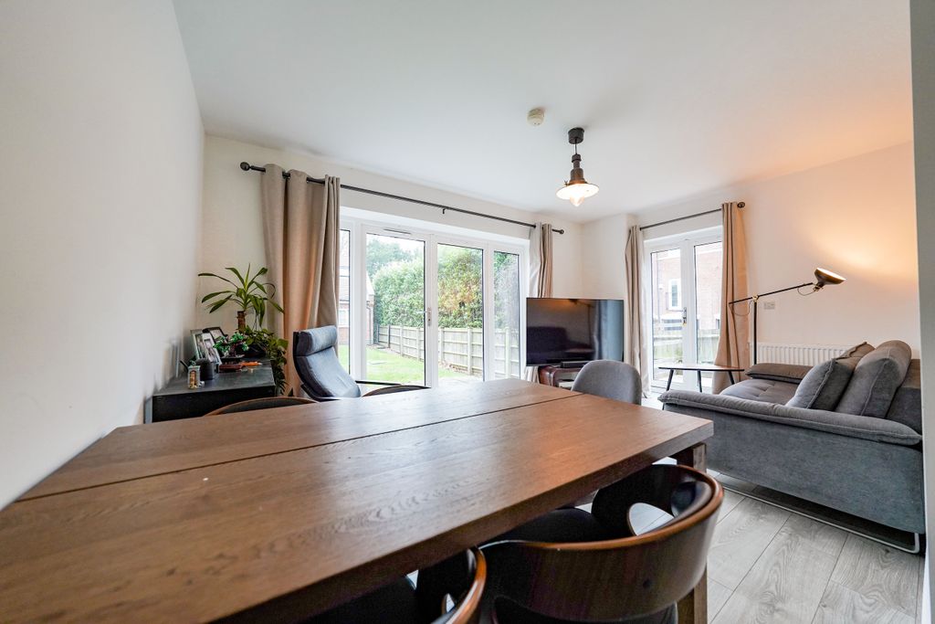 Additional image 5 of 2 bed flat for saleElms Road, Stoneygate, Leicester LE2