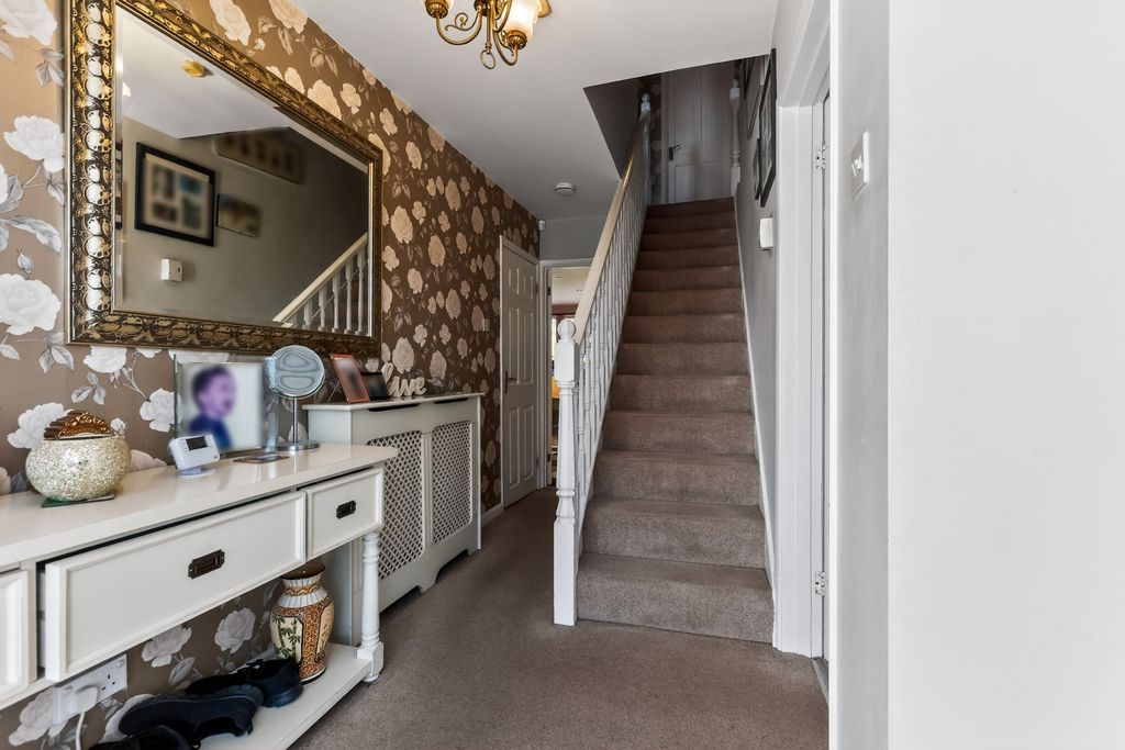 4 bed detached house for saleLutterworth Road, Leicester LE2 photo 3