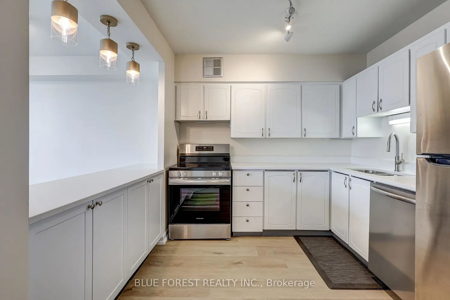 Additional image 4 of 389 Dundas Street 1705