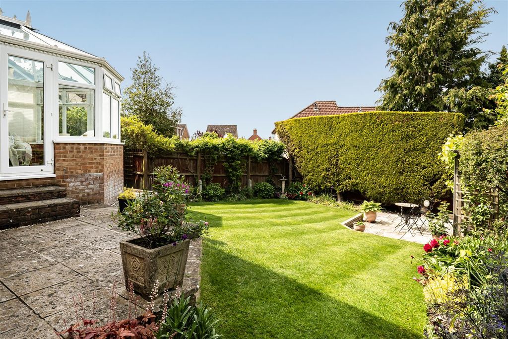 4 bed detached house for saleNeate Road, Devizes SN10 photo 3