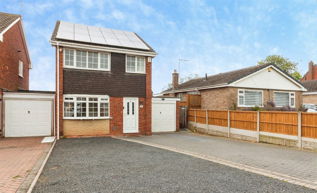 3 bed link detached house for saleHambridge Close, Stafford ST17