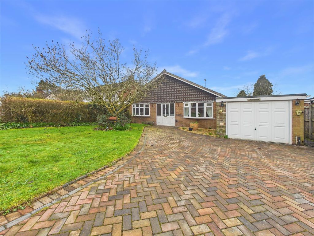 3 bed detached bungalow for saleLower Penkridge Road, Acton Trussell, Stafford ST17