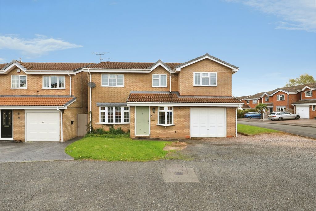 5 bed detached house for saleRaglan Avenue, Perton Wolverhampton, Staffordshire WV6