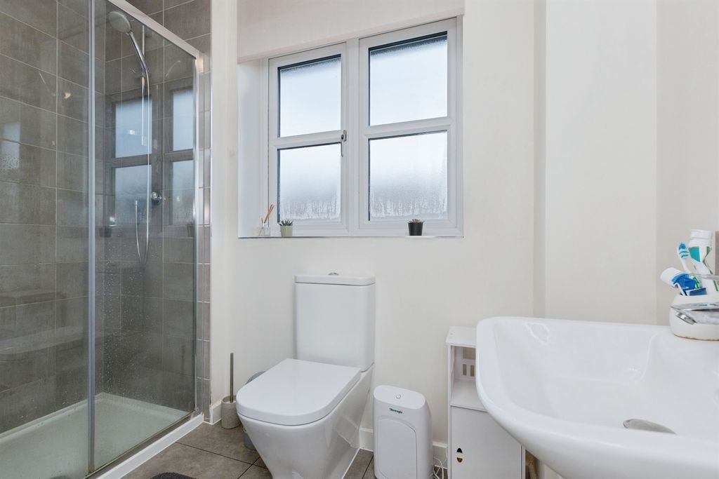 Additional image 15 of 5 bed semi-detached house for saleTollgate Close, Oadby, Leicester LE2